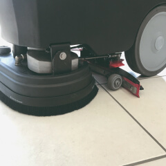 Squeegee in front of wheels