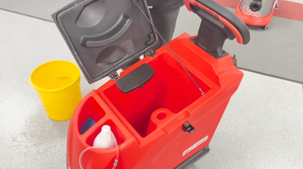 Scrubber Dryer Empty tank
